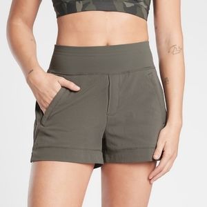 Athleta trekkie north short green khaki athletic casual shorts sz 6